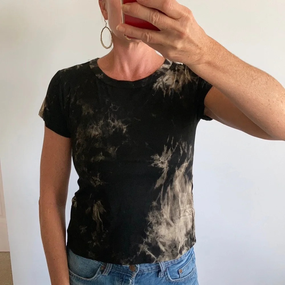 Black & Greyish Color Tie Dye Tee - Picture 7 of 10